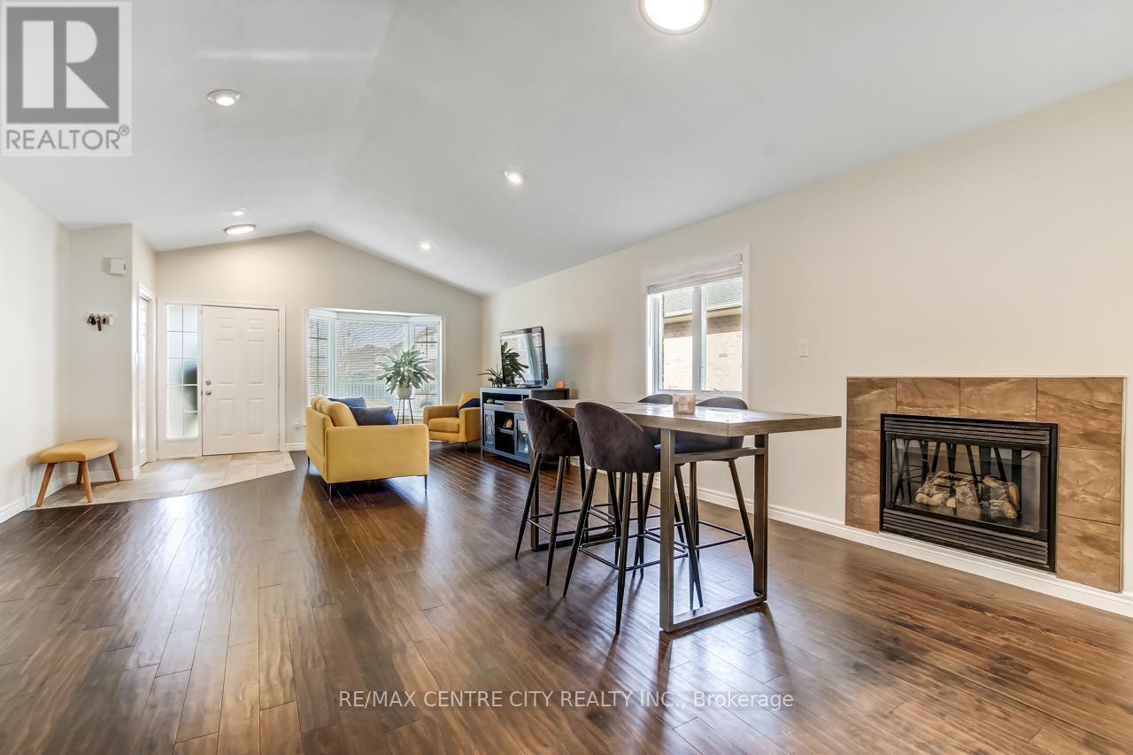 5 Faith Boulevard, St. Thomas, Ontario  N5R 6M2 - Photo 7 - X12558520