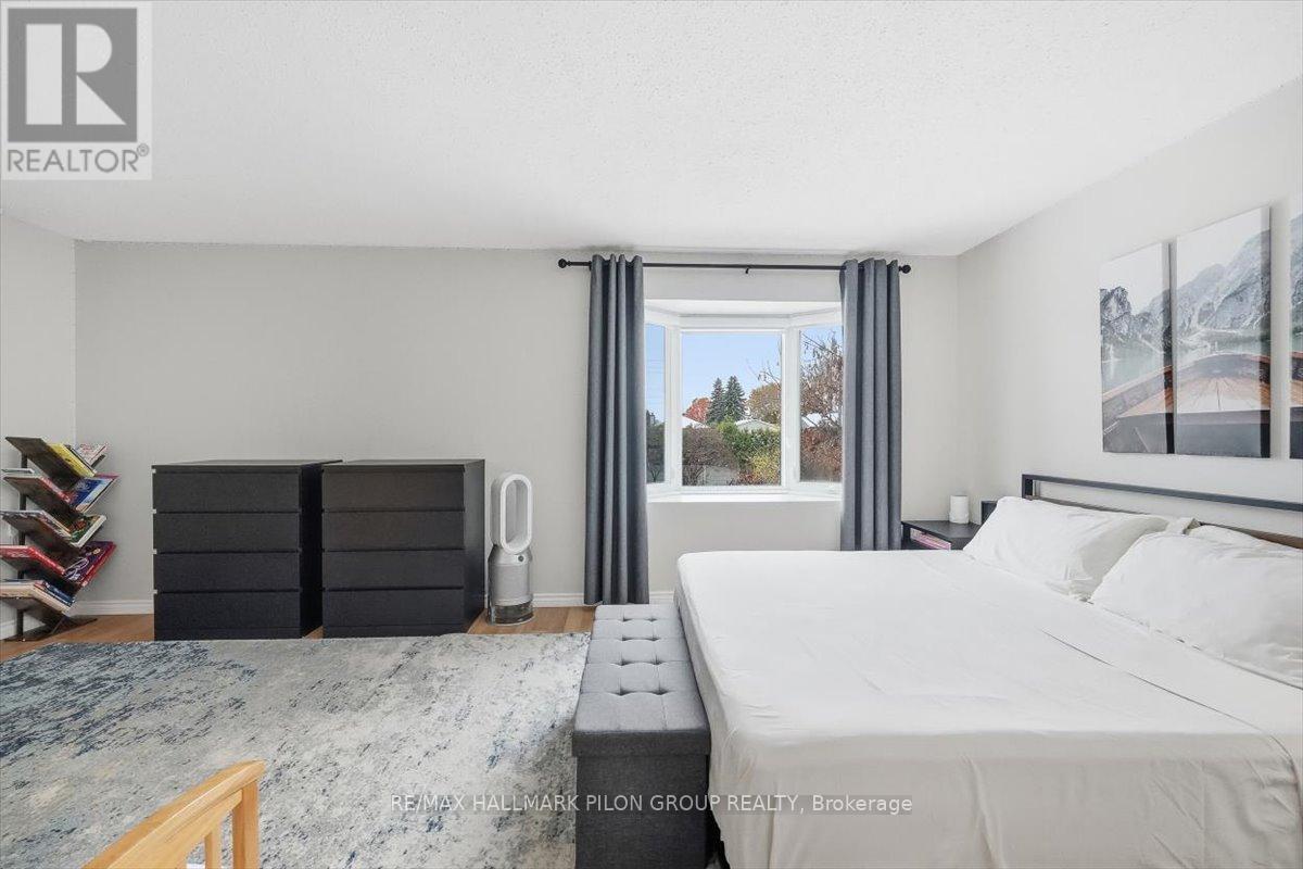 420 Valade Crescent, Ottawa, Ontario  K4A 2W2 - Photo 11 - X12558624