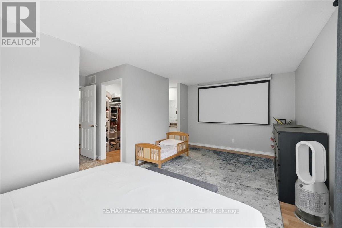 420 Valade Crescent, Ottawa, Ontario  K4A 2W2 - Photo 12 - X12558624