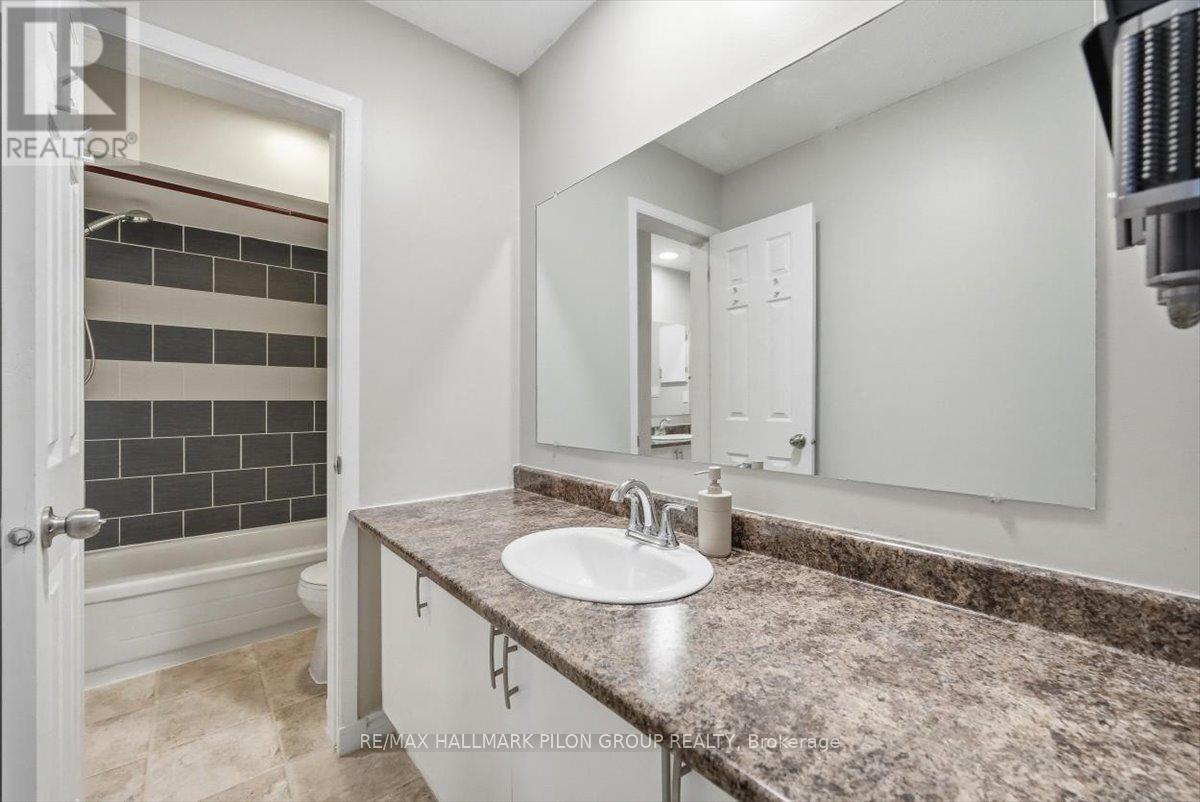 420 Valade Crescent, Ottawa, Ontario  K4A 2W2 - Photo 14 - X12558624