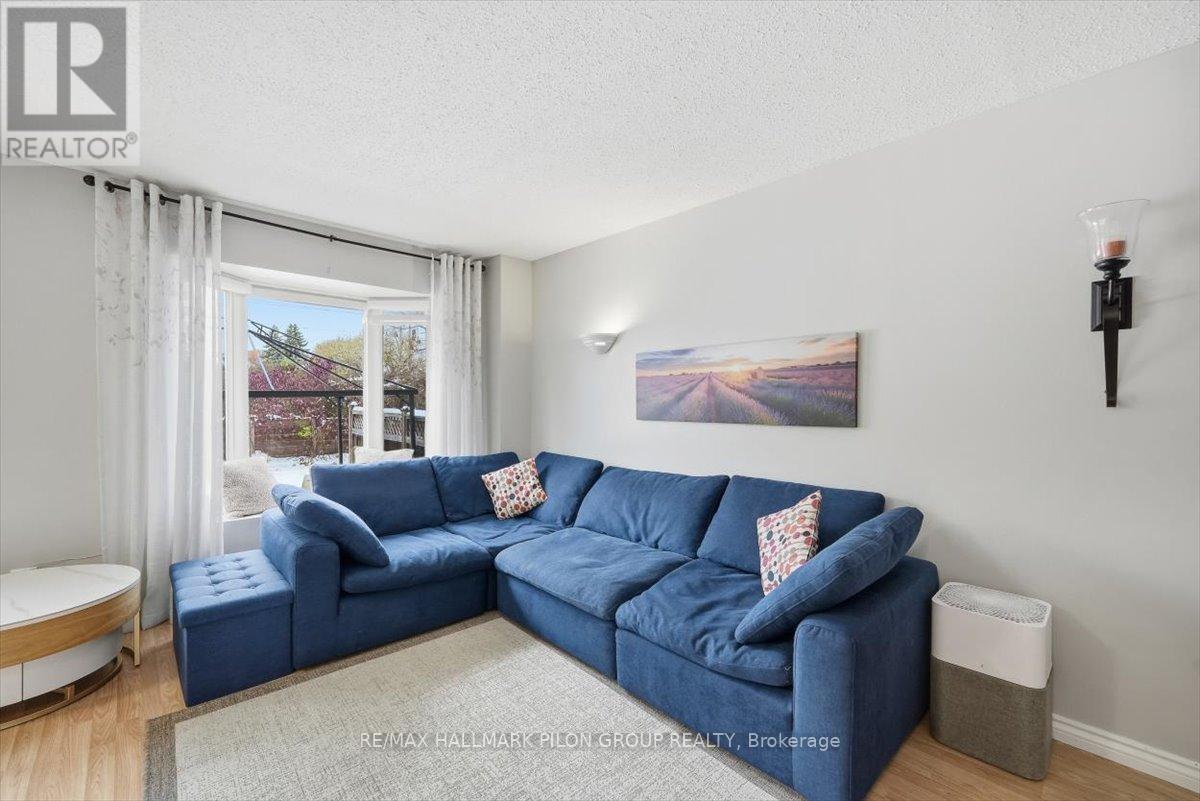 420 Valade Crescent, Ottawa, Ontario  K4A 2W2 - Photo 7 - X12558624