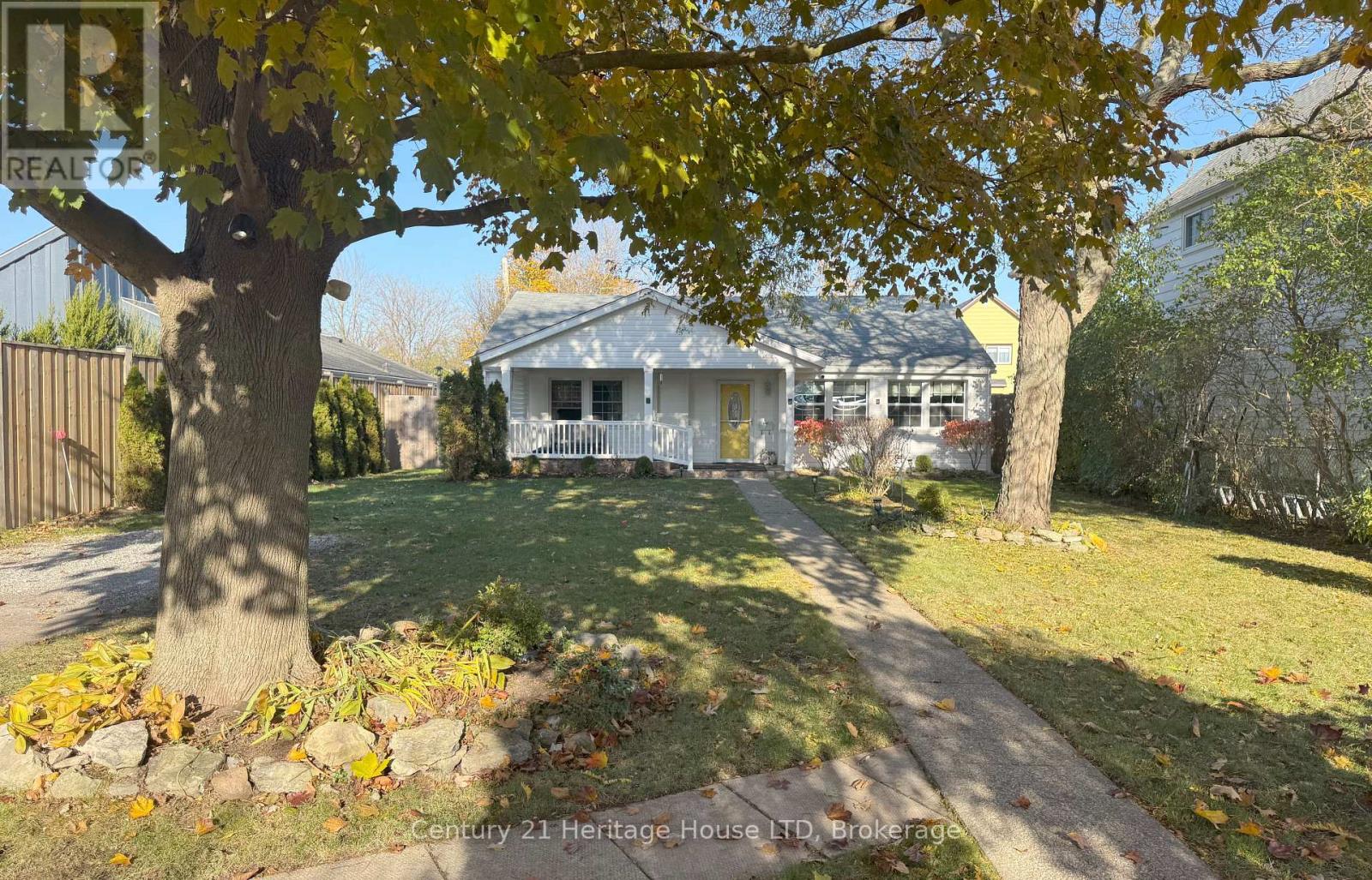 662 Lakeshore Road, Fort Erie, Ontario  L2A 1B9 - Photo 2 - X12545772