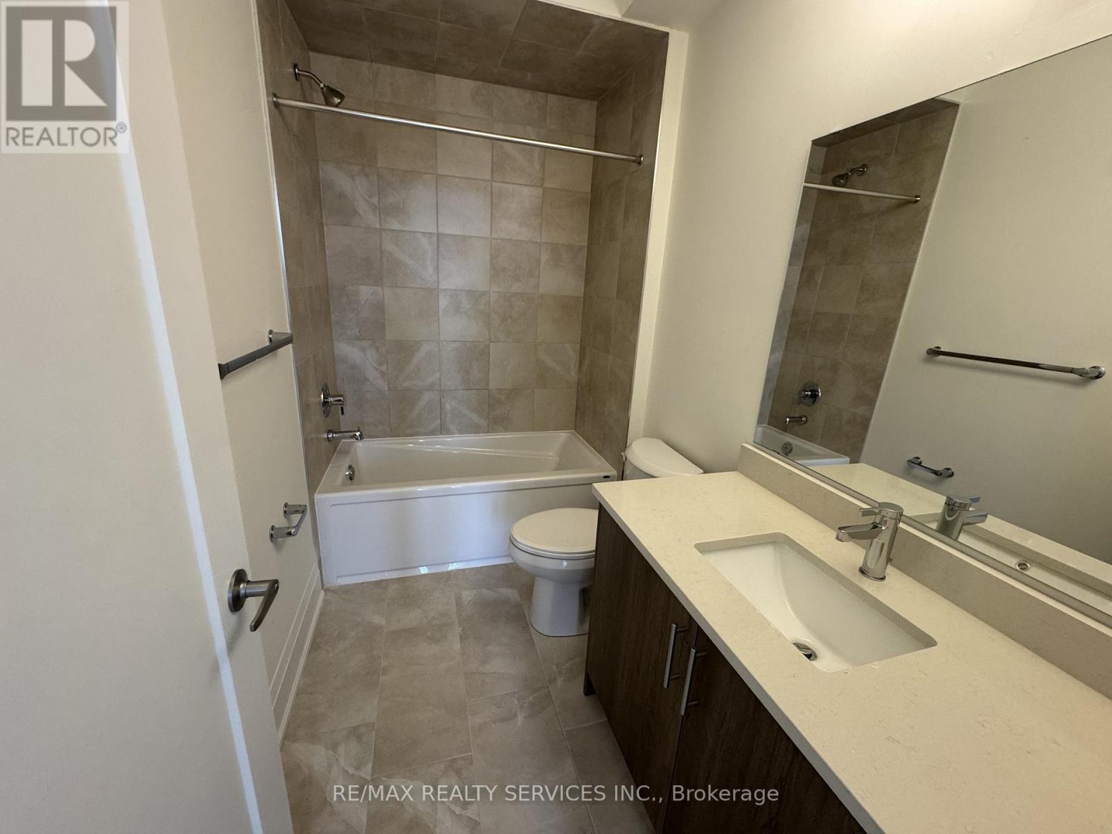 3299 Taha Gardens, Oakville, Ontario  L6M 4K1 - Photo 11 - W12558284