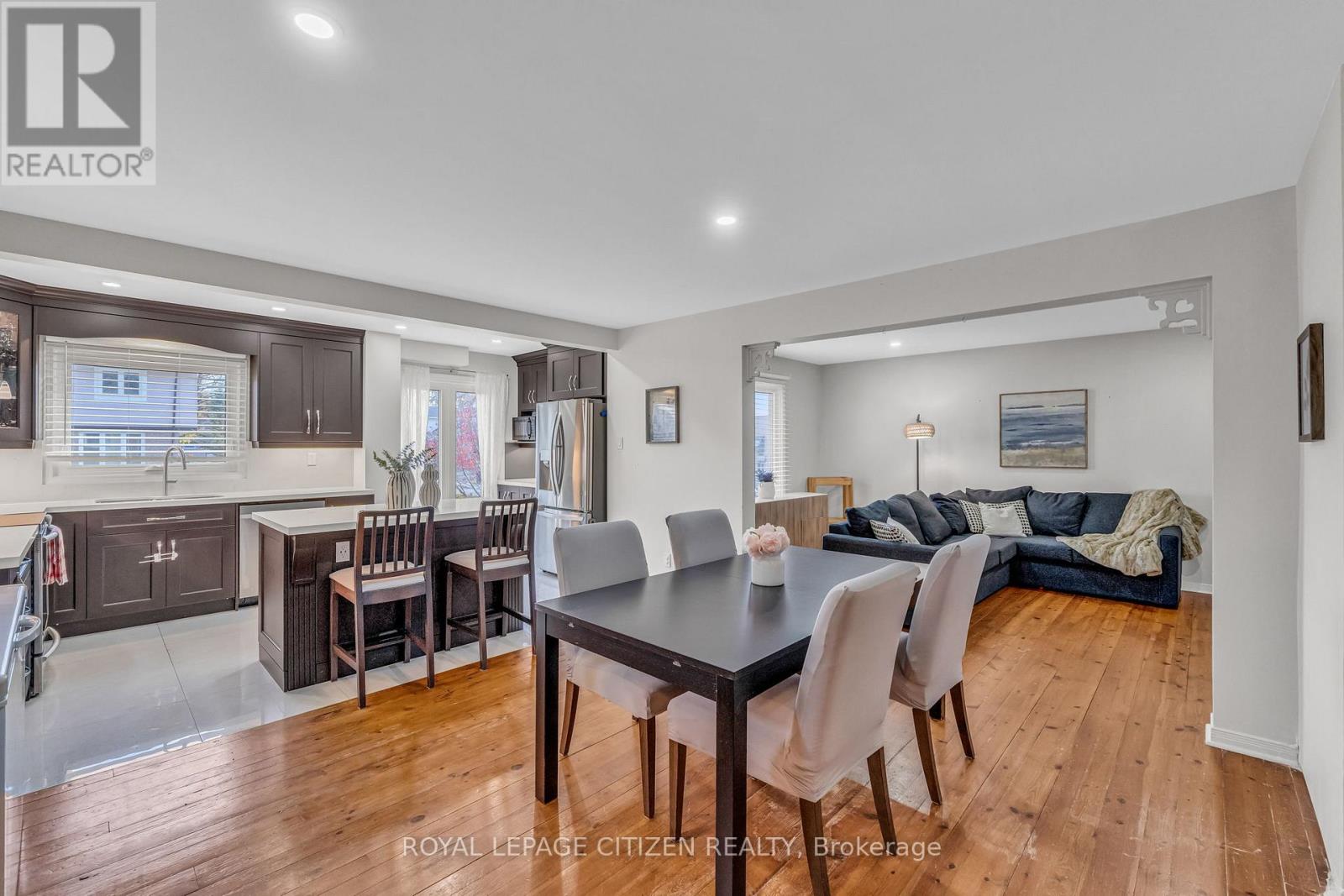 4 Hedley Court, Brampton, Ontario  L6S 2B6 - Photo 4 - W12558302