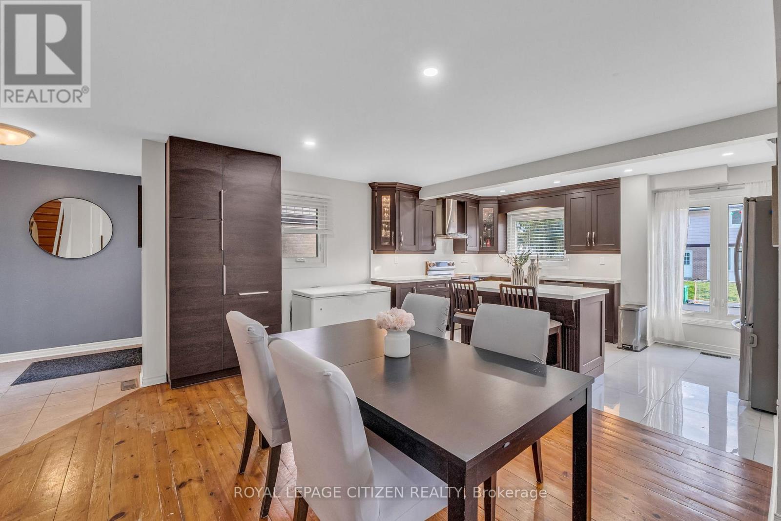 4 Hedley Court, Brampton, Ontario  L6S 2B6 - Photo 5 - W12558302