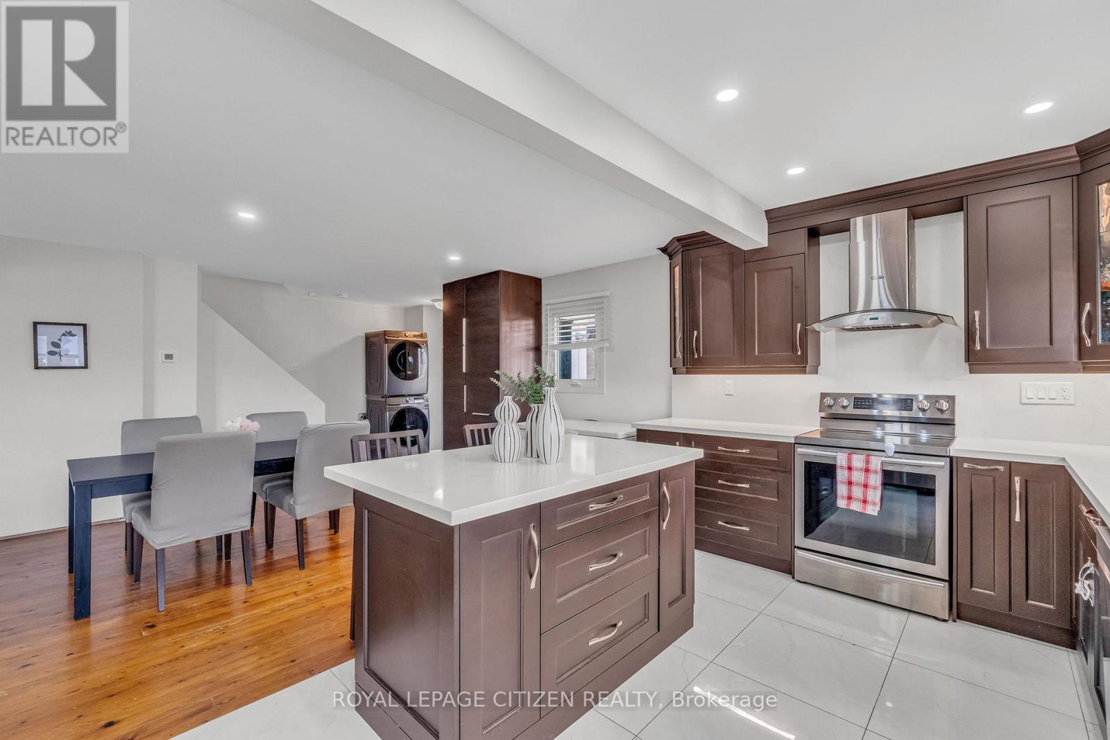 4 Hedley Court, Brampton, Ontario  L6S 2B6 - Photo 7 - W12558302