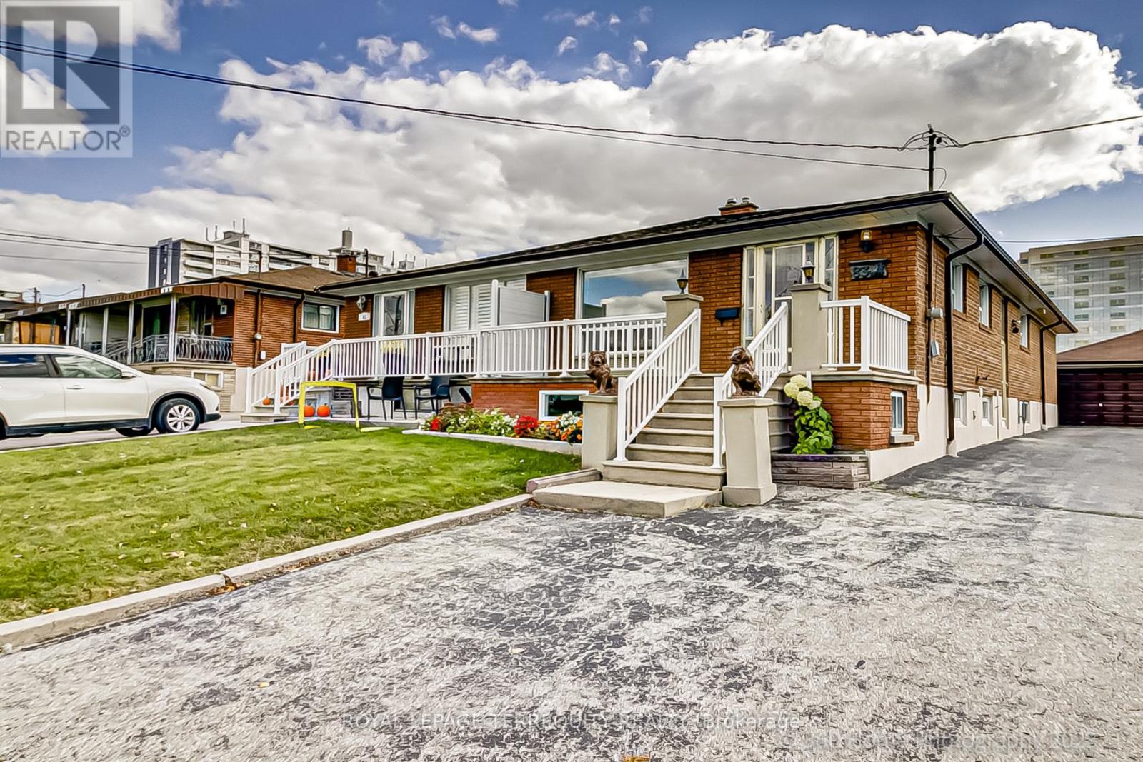 83 VICTORY DRIVE, Toronto, Ontario