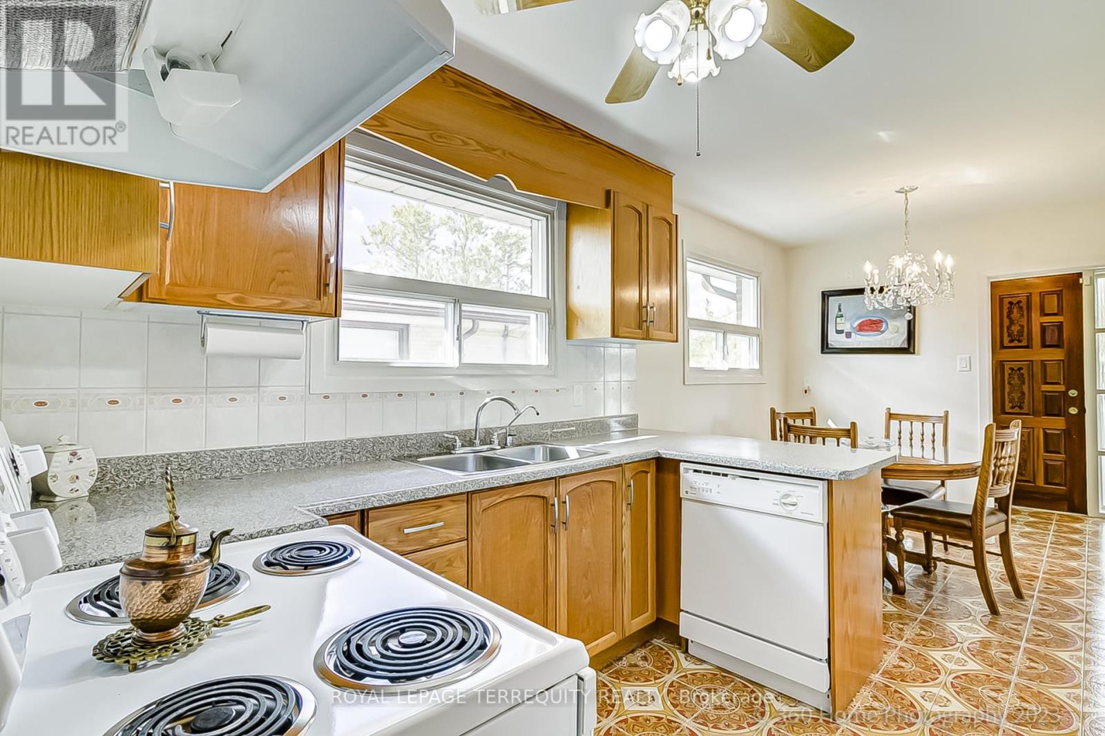 83 Victory Drive, Toronto, Ontario  M3M 2J9 - Photo 11 - W12558306