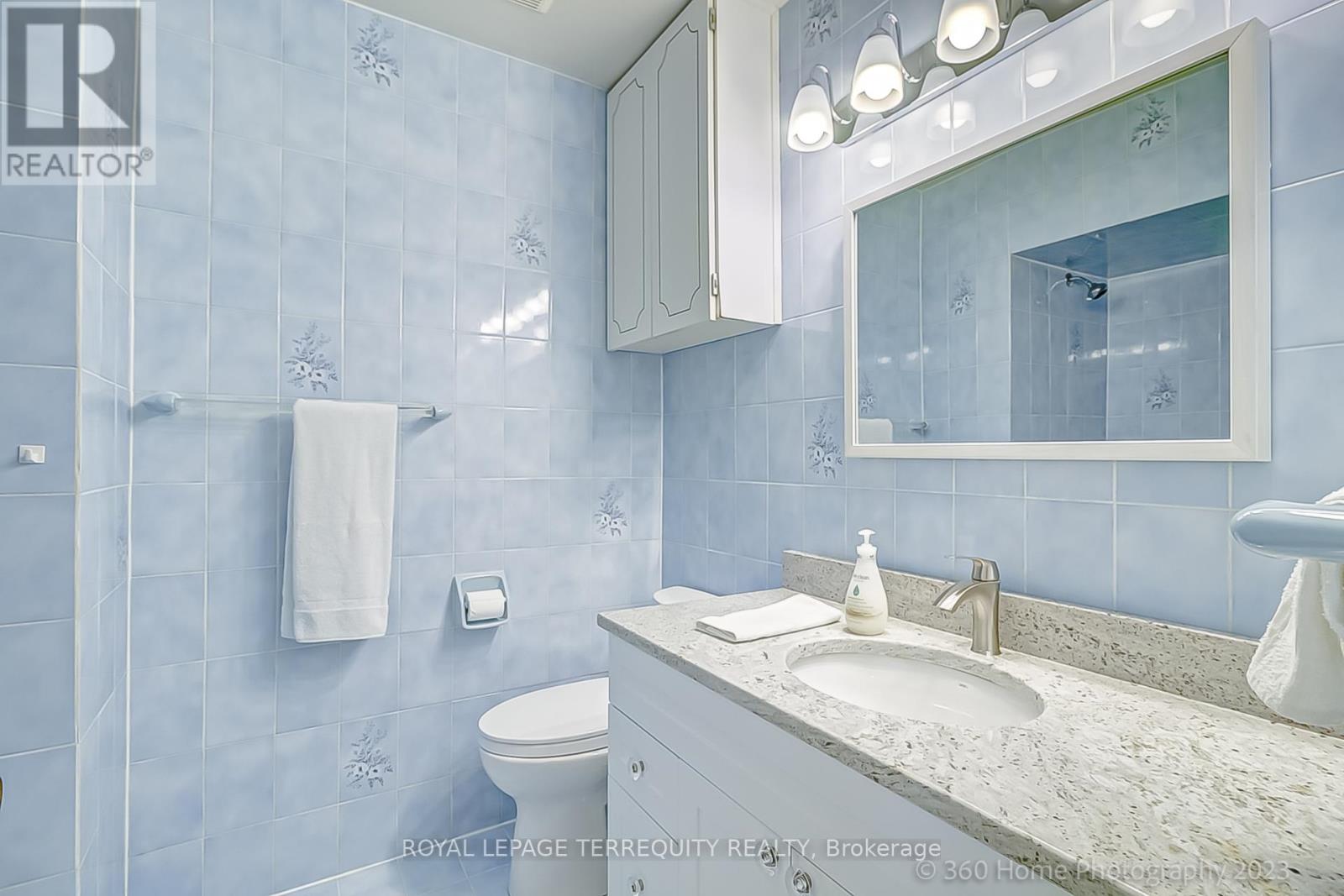 83 Victory Drive, Toronto, Ontario  M3M 2J9 - Photo 12 - W12558306