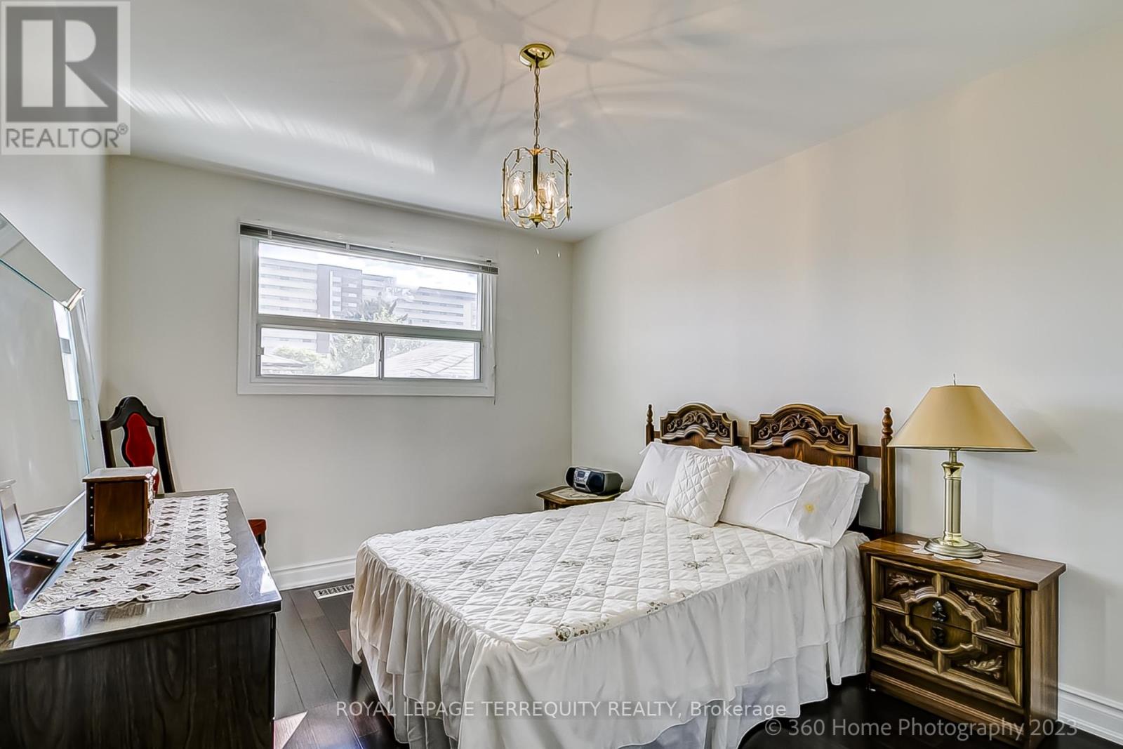 83 Victory Drive, Toronto, Ontario  M3M 2J9 - Photo 17 - W12558306