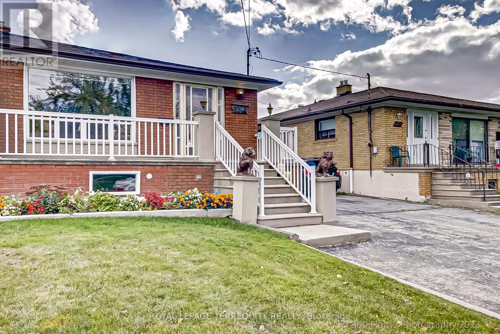 83 Victory Drive, Toronto, Ontario  M3M 2J9 - Photo 2 - W12558306