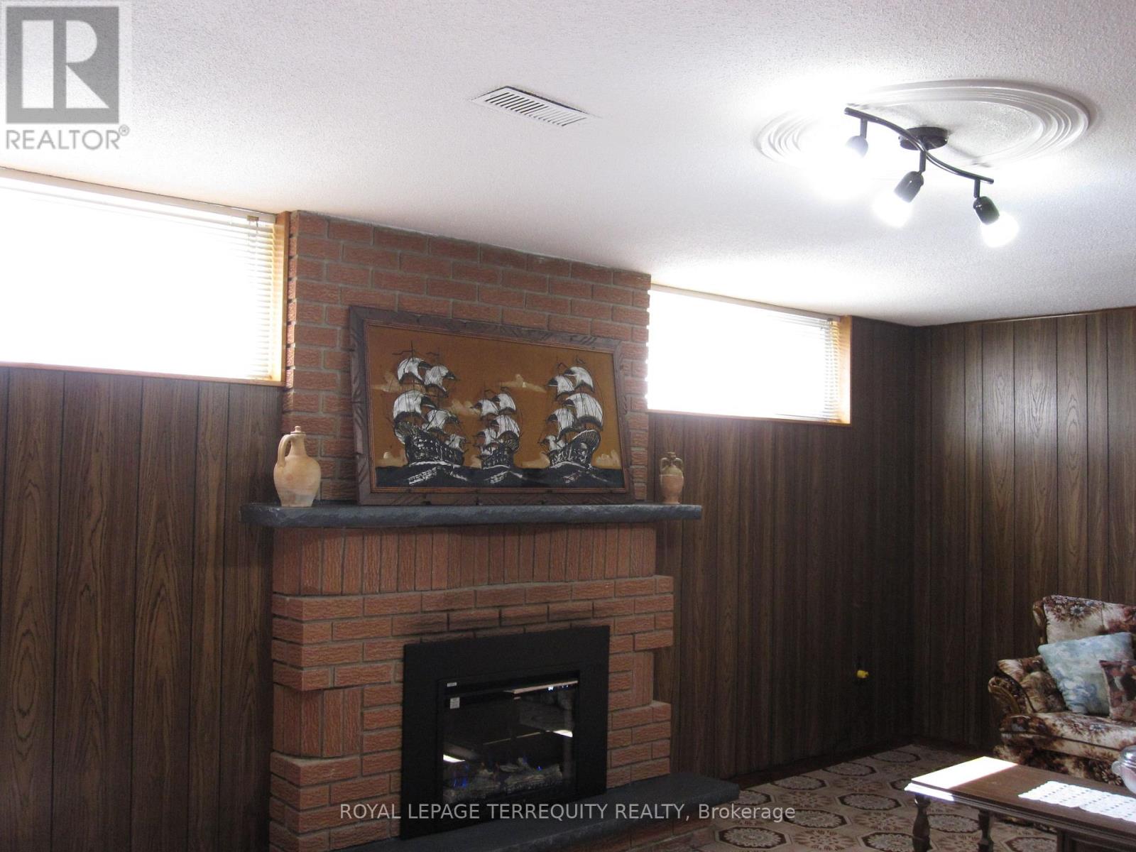 83 Victory Drive, Toronto, Ontario  M3M 2J9 - Photo 21 - W12558306