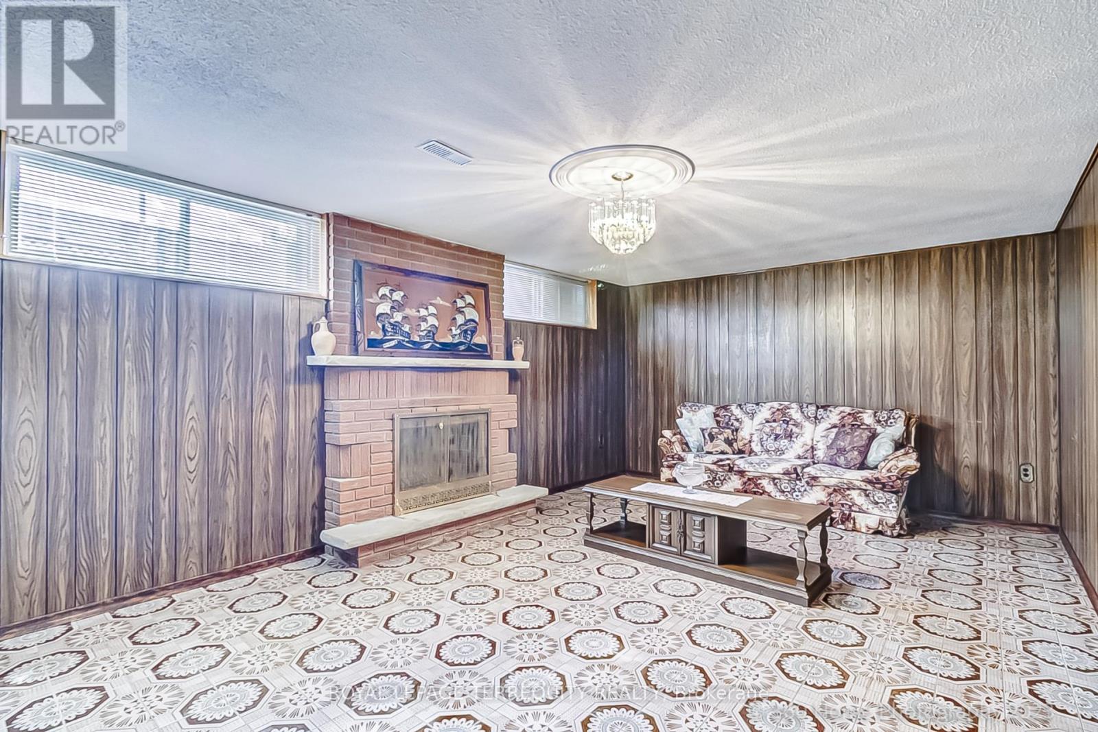 83 Victory Drive, Toronto, Ontario  M3M 2J9 - Photo 22 - W12558306