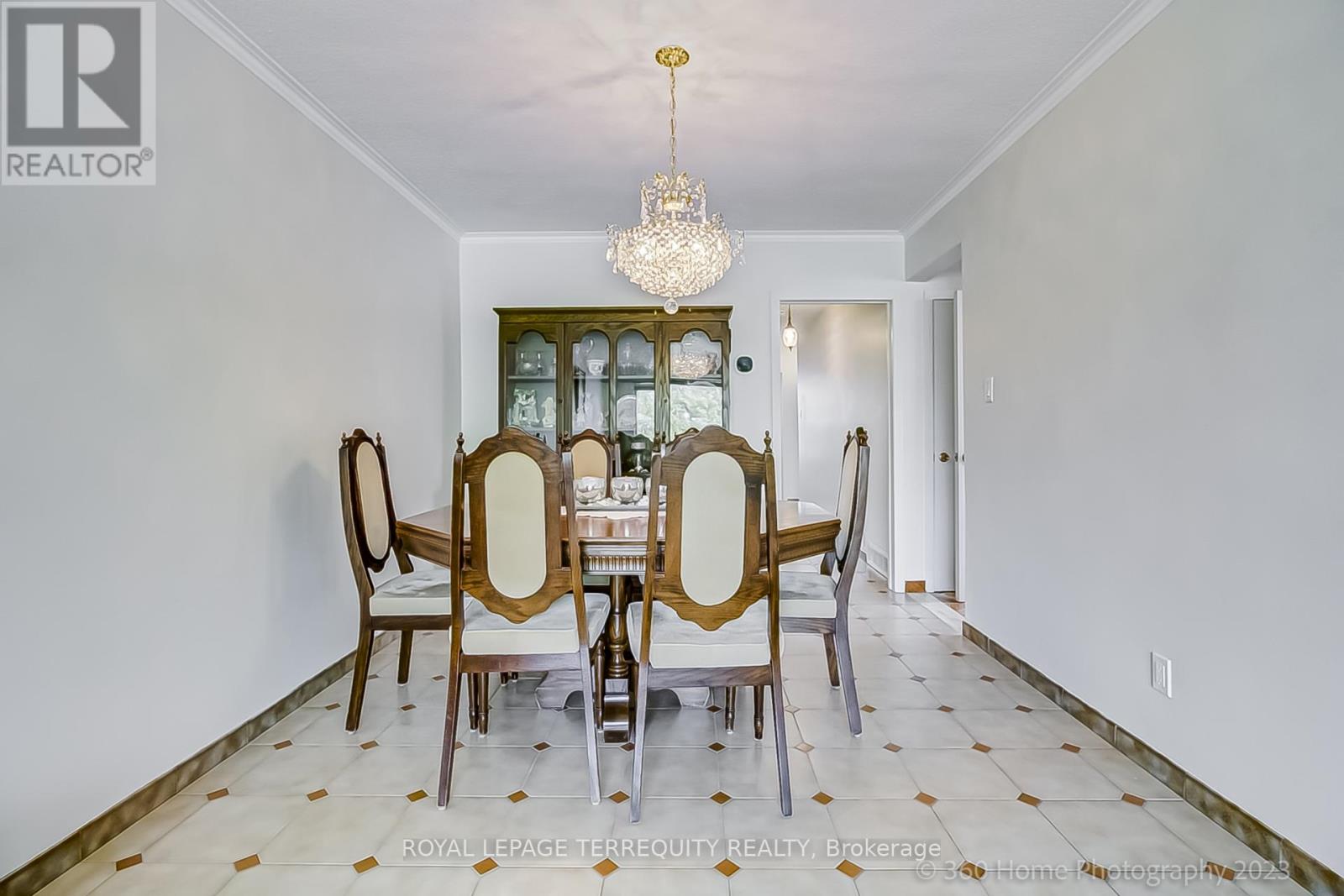 83 Victory Drive, Toronto, Ontario  M3M 2J9 - Photo 5 - W12558306