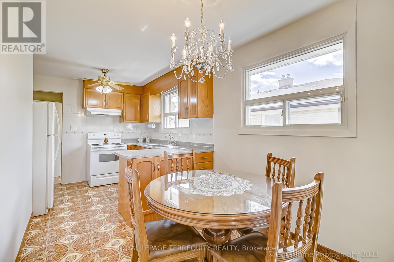 83 Victory Drive, Toronto, Ontario  M3M 2J9 - Photo 7 - W12558306