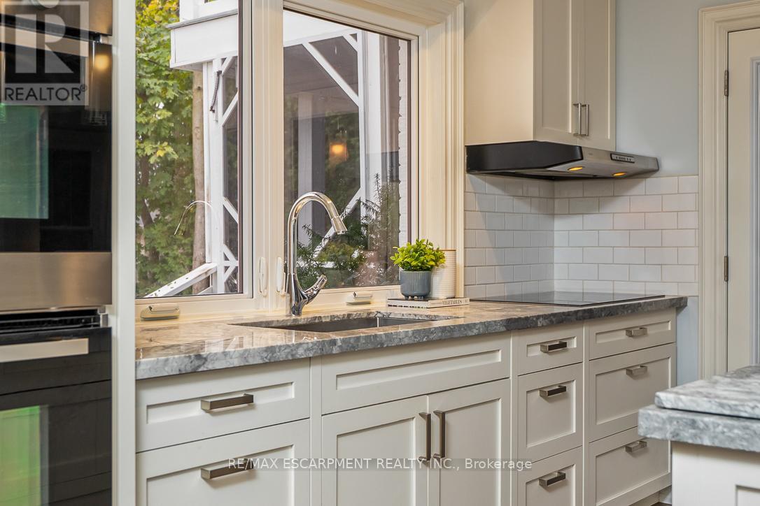 149 Fruitland Avenue, Burlington, Ontario  L7N 1W6 - Photo 12 - W12558310