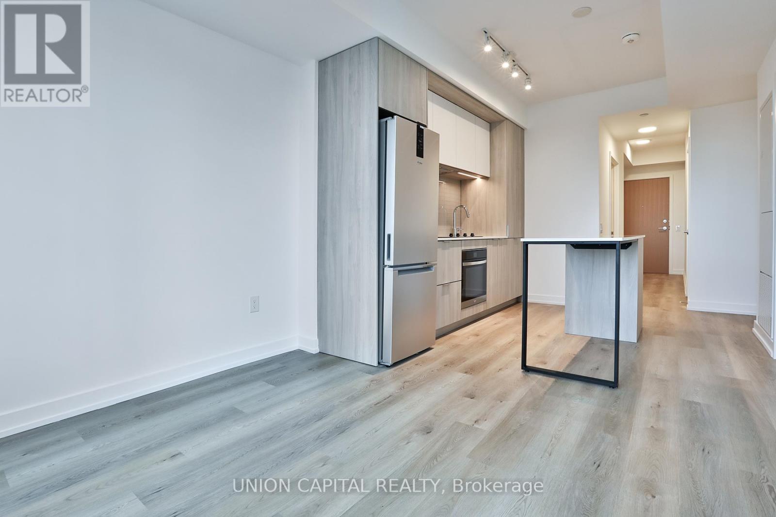 1501 - 395 SQUARE ONE DRIVE, Mississauga, Ontario