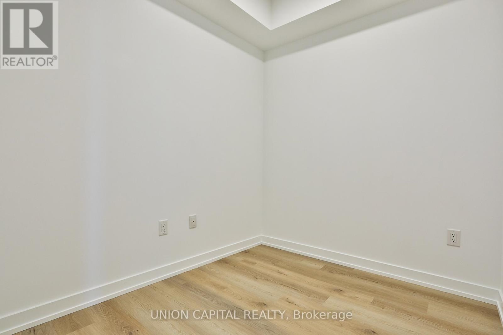 1501 - 395 Square One Drive, Mississauga, Ontario  L5B 0P6 - Photo 10 - W12558324