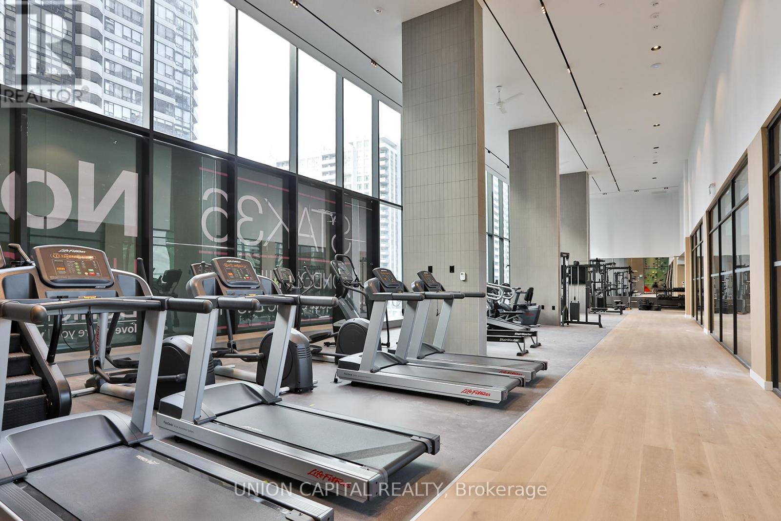 1501 - 395 Square One Drive, Mississauga, Ontario  L5B 0P6 - Photo 13 - W12558324