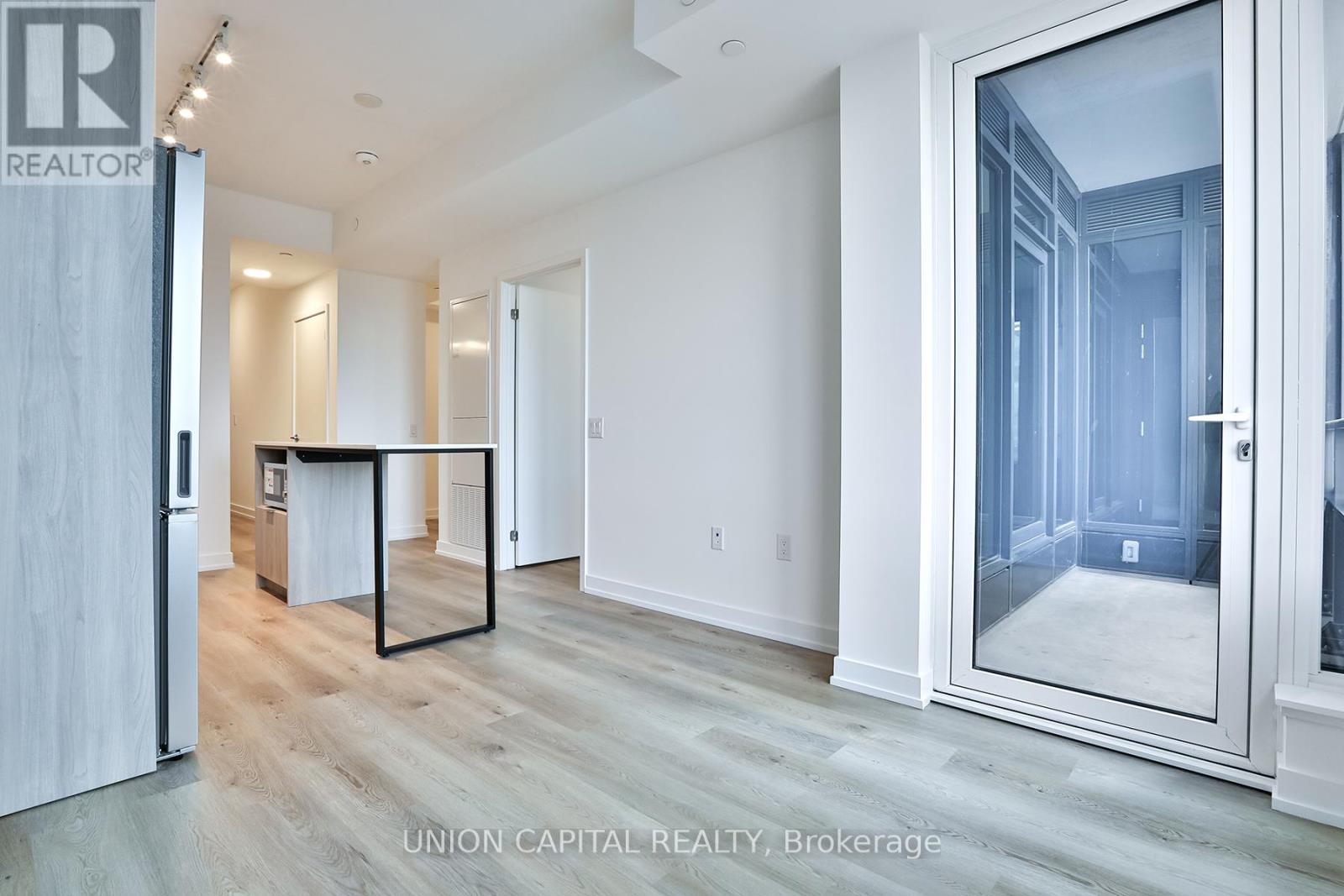 1501 - 395 Square One Drive, Mississauga, Ontario  L5B 0P6 - Photo 2 - W12558324