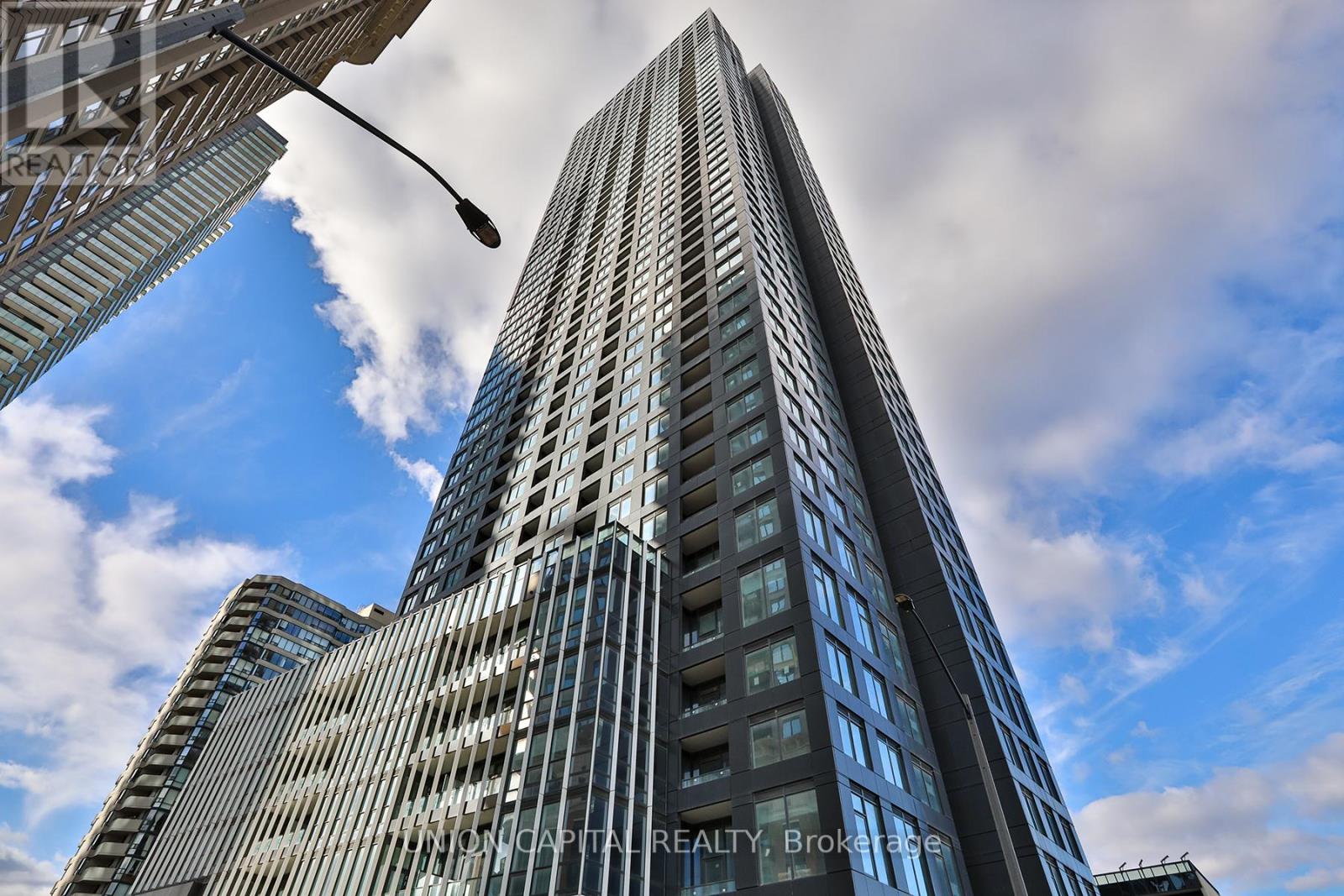 1501 - 395 Square One Drive, Mississauga, Ontario  L5B 0P6 - Photo 20 - W12558324