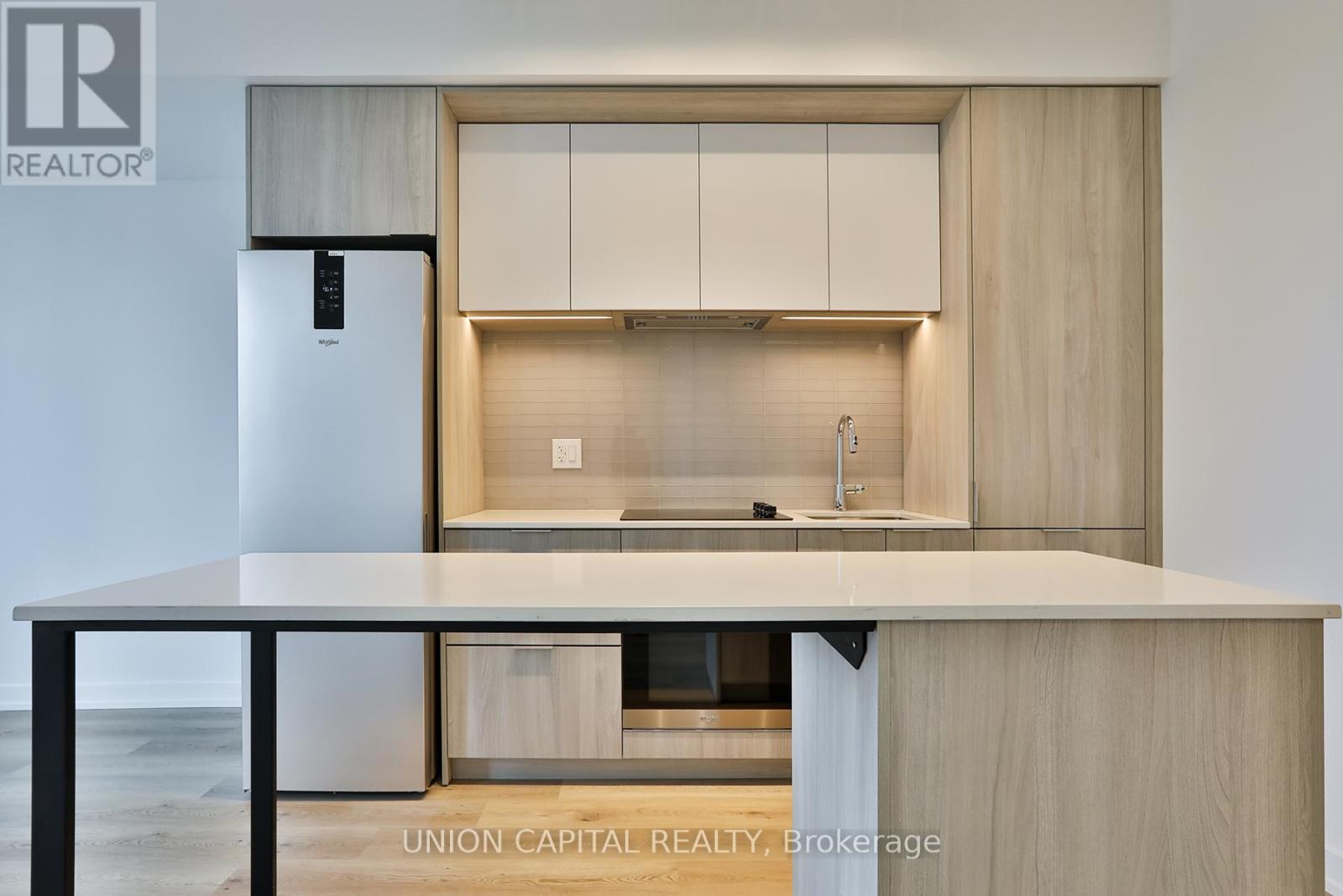 1501 - 395 Square One Drive, Mississauga, Ontario  L5B 0P6 - Photo 4 - W12558324