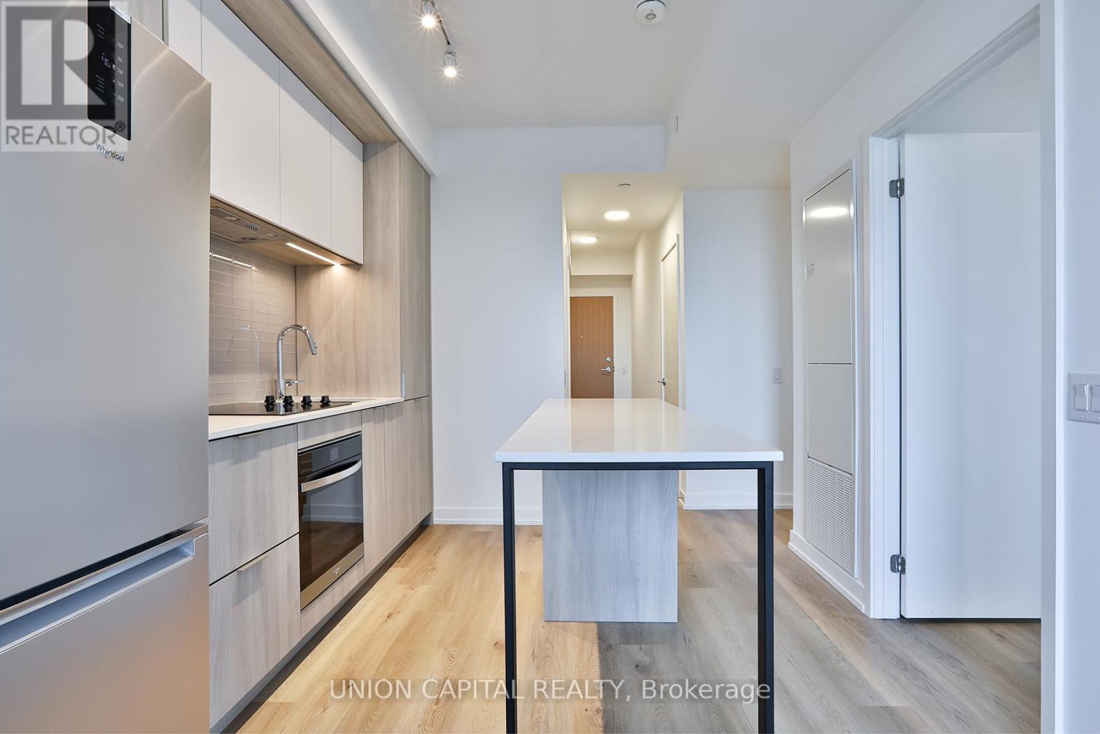 1501 - 395 Square One Drive, Mississauga, Ontario  L5B 0P6 - Photo 5 - W12558324