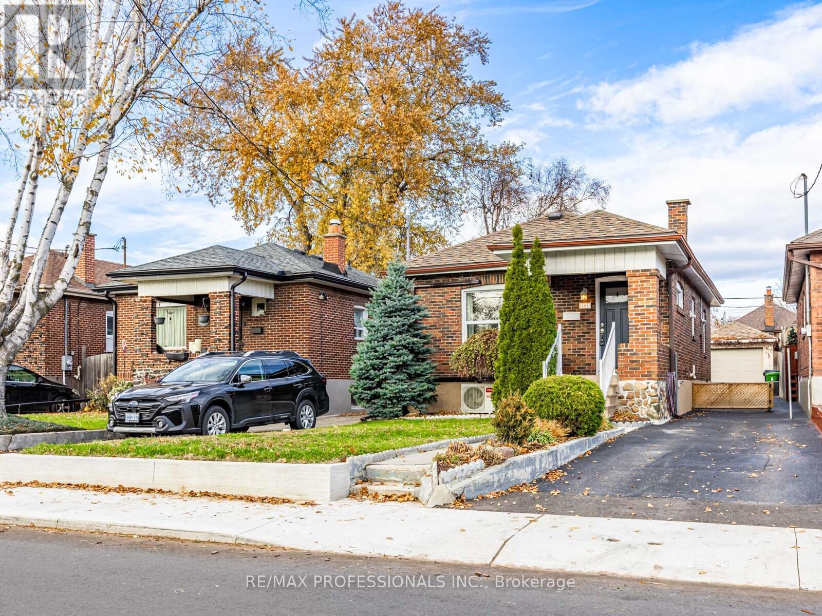 124 FOXWELL STREET, Toronto, Ontario