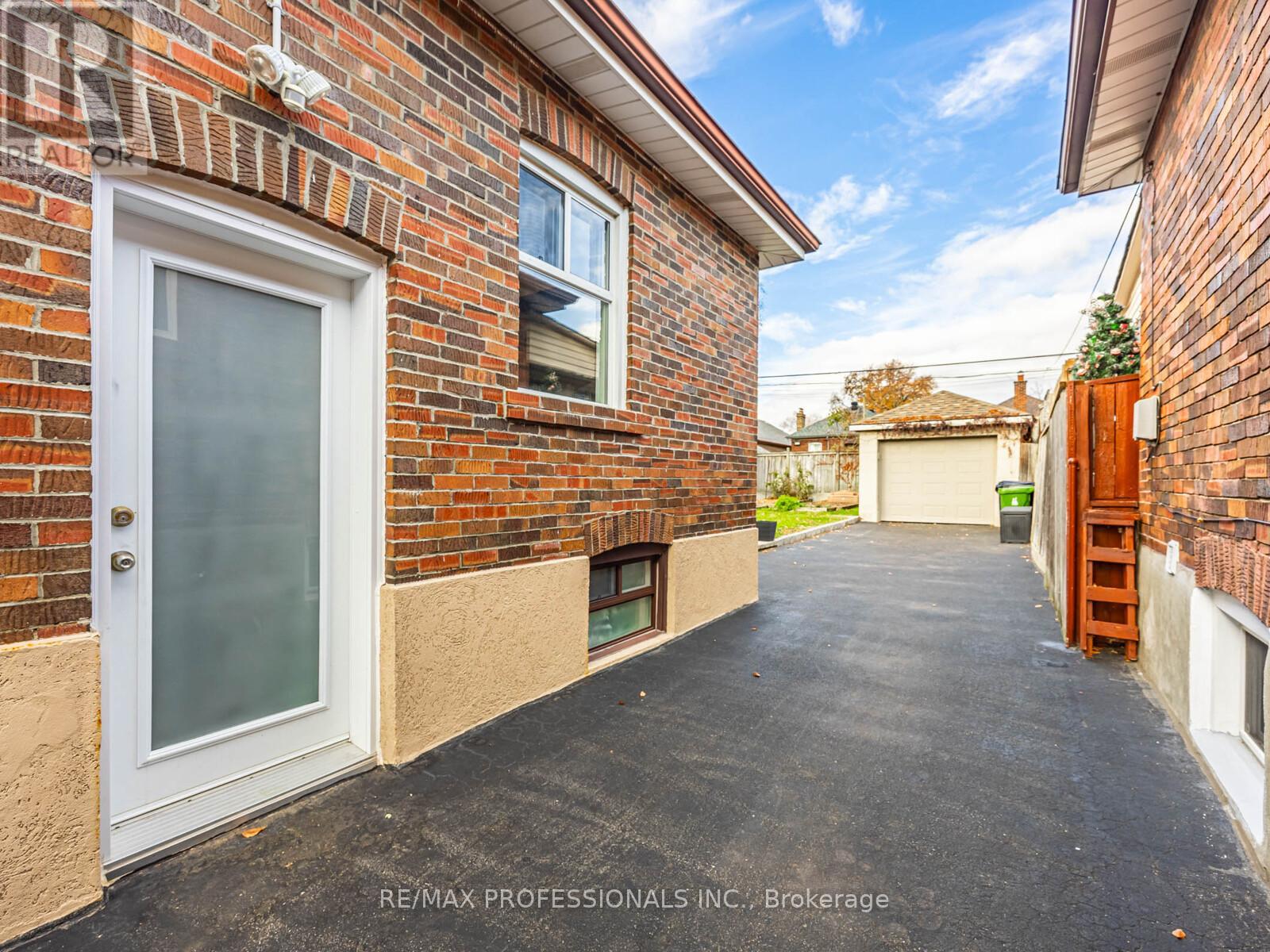 124 Foxwell Street, Toronto, Ontario  M6N 1Z6 - Photo 30 - W12558340