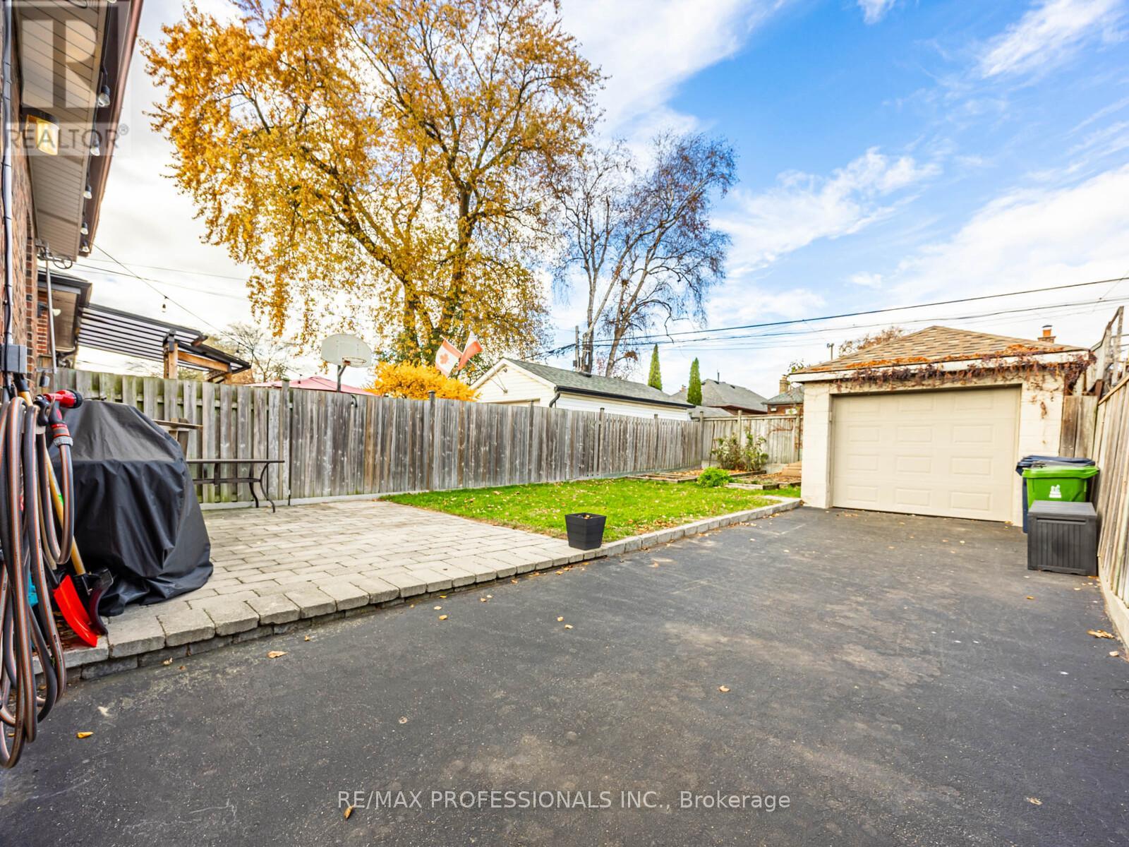 124 Foxwell Street, Toronto, Ontario  M6N 1Z6 - Photo 31 - W12558340