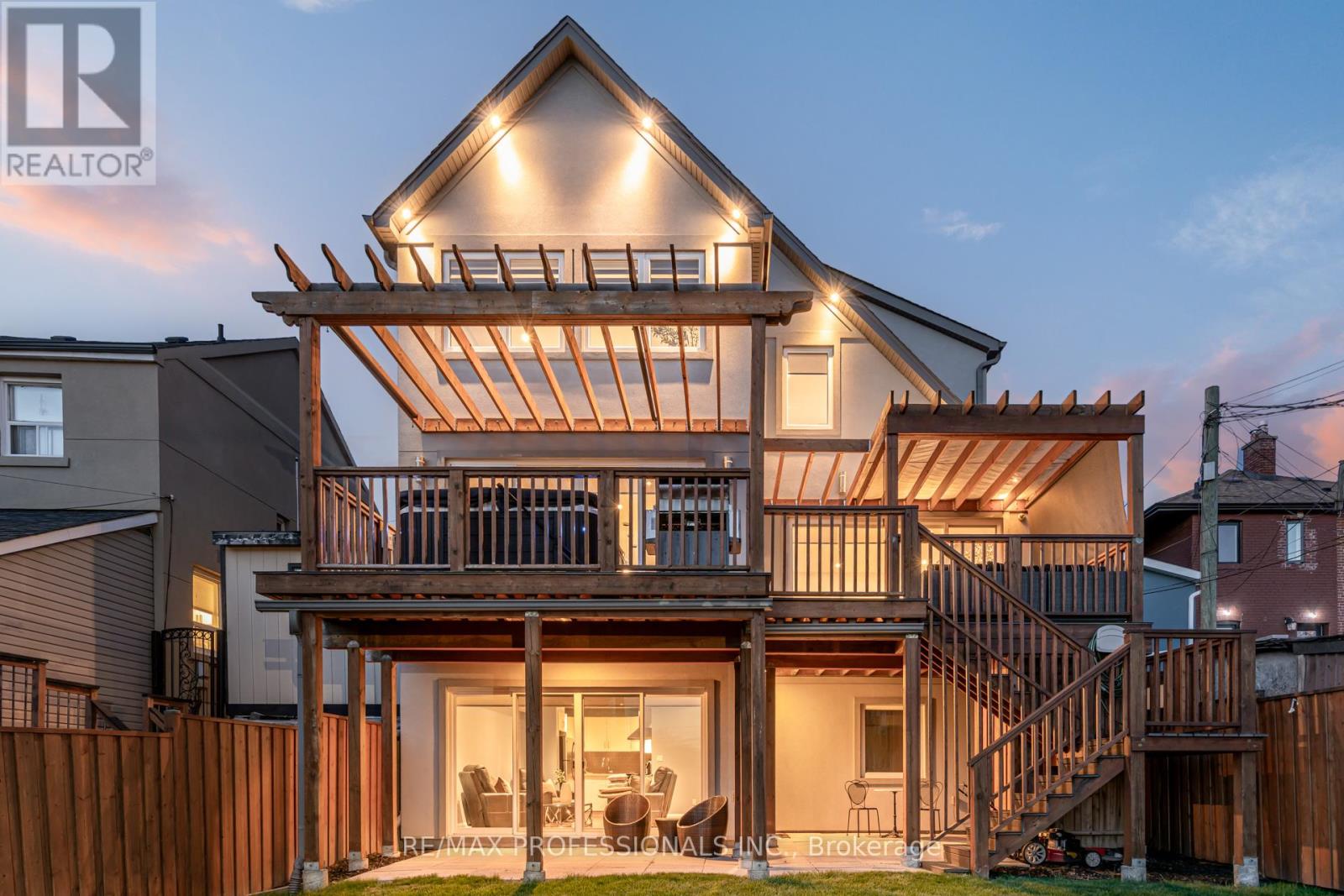 372 SILVERTHORN AVENUE, Toronto, Ontario