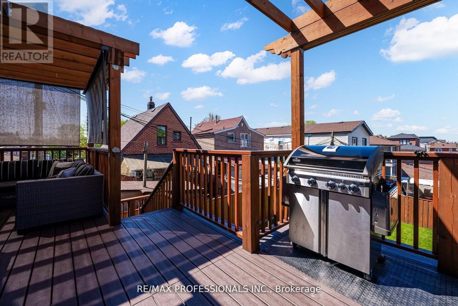 372 Silverthorn Avenue, Toronto, Ontario  M6M 3G9 - Photo 14 - W12558342