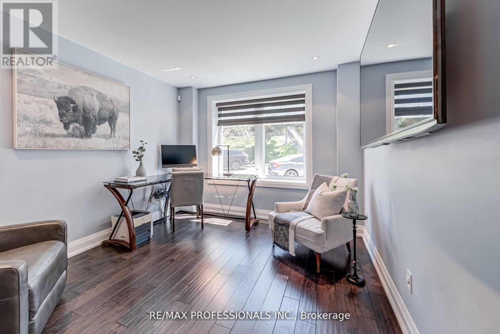 372 Silverthorn Avenue, Toronto, Ontario  M6M 3G9 - Photo 17 - W12558342