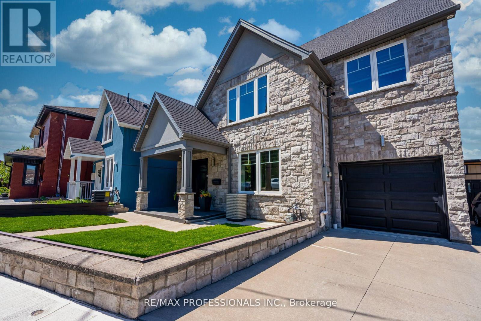 372 Silverthorn Avenue, Toronto, Ontario  M6M 3G9 - Photo 49 - W12558342