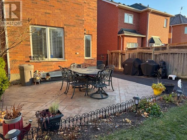 2488 Capilano Crescent, Oakville, Ontario  L6H 6L4 - Photo 8 - W12558440