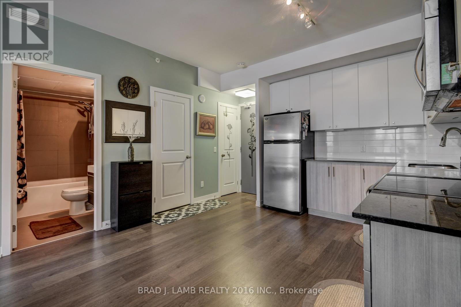 214 - 8 Fieldway Road, Toronto, Ontario  M8Z 0C3 - Photo 9 - W12558454