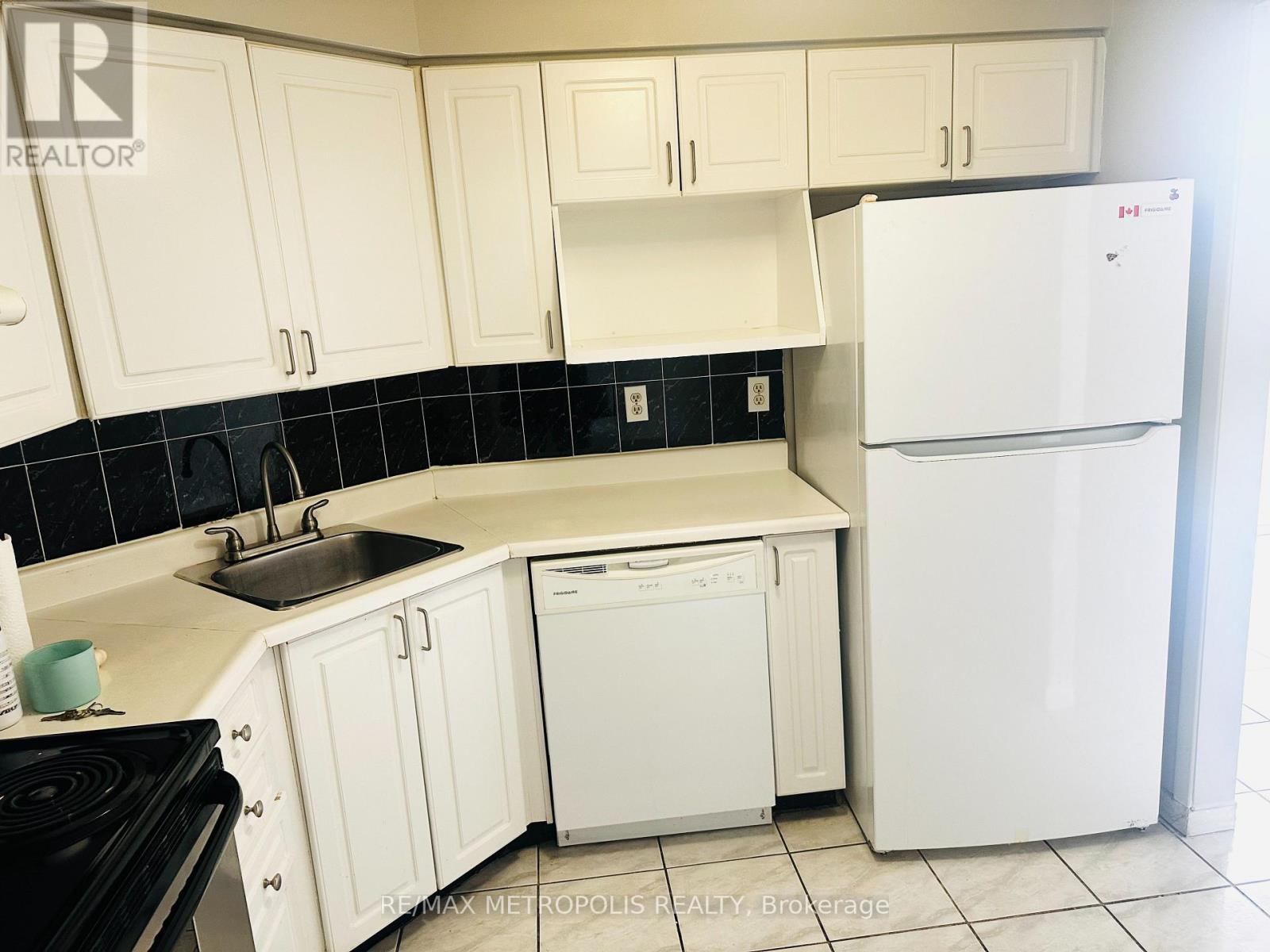 602 - 61 Markbrook Lane, Toronto, Ontario  M9V 5E7 - Photo 16 - W12558464