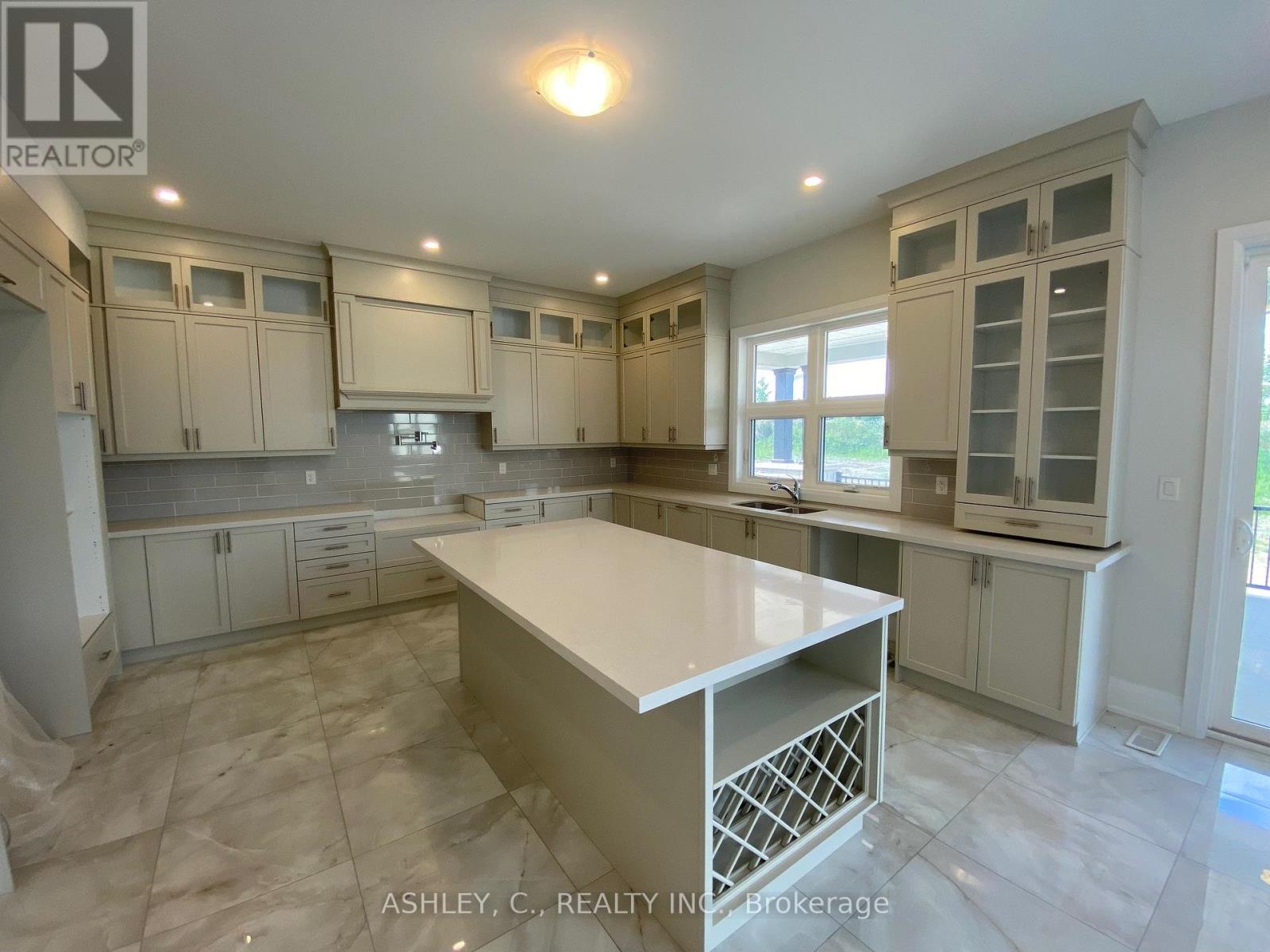 118 William Crisp Drive, Caledon, Ontario  L7K 2R7 - Photo 10 - W12558482