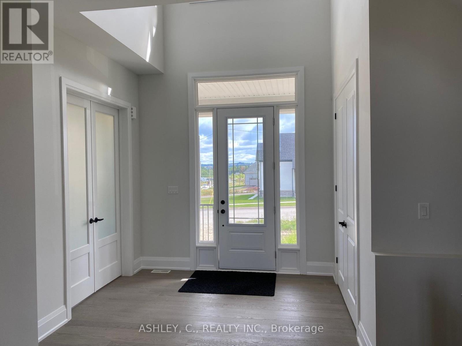 118 William Crisp Drive, Caledon, Ontario  L7K 2R7 - Photo 3 - W12558482