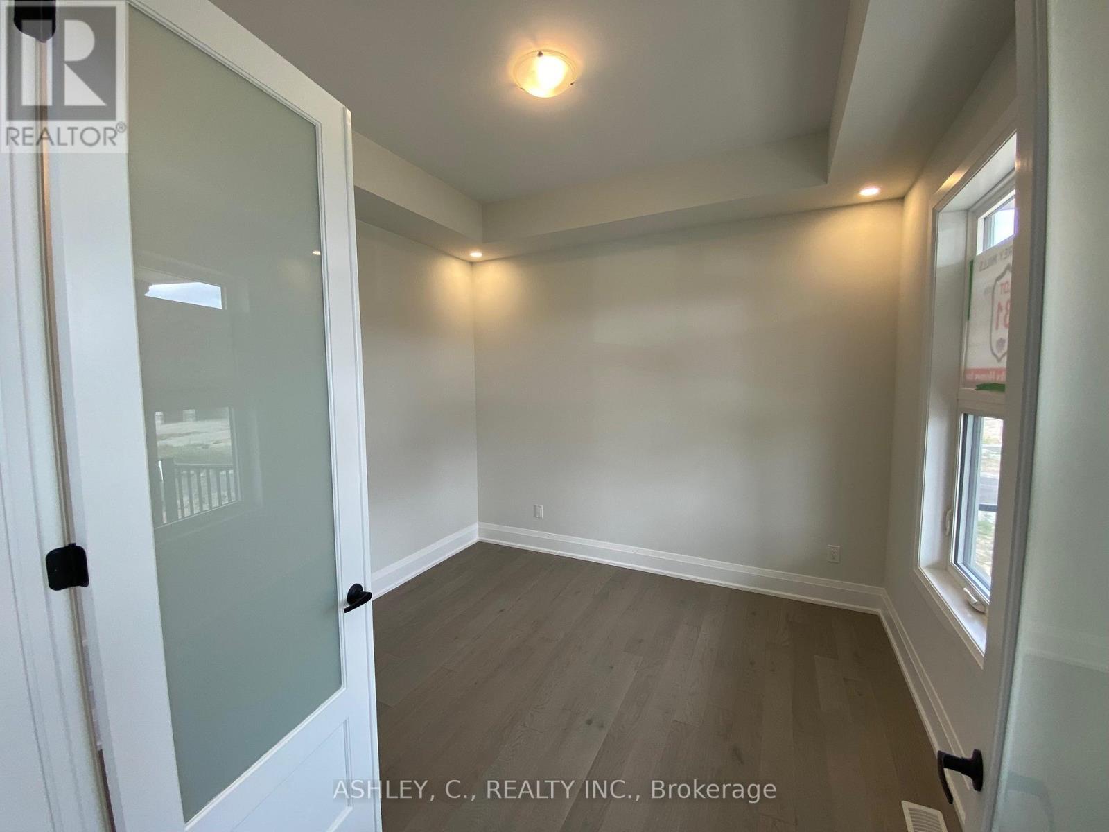 118 William Crisp Drive, Caledon, Ontario  L7K 2R7 - Photo 4 - W12558482