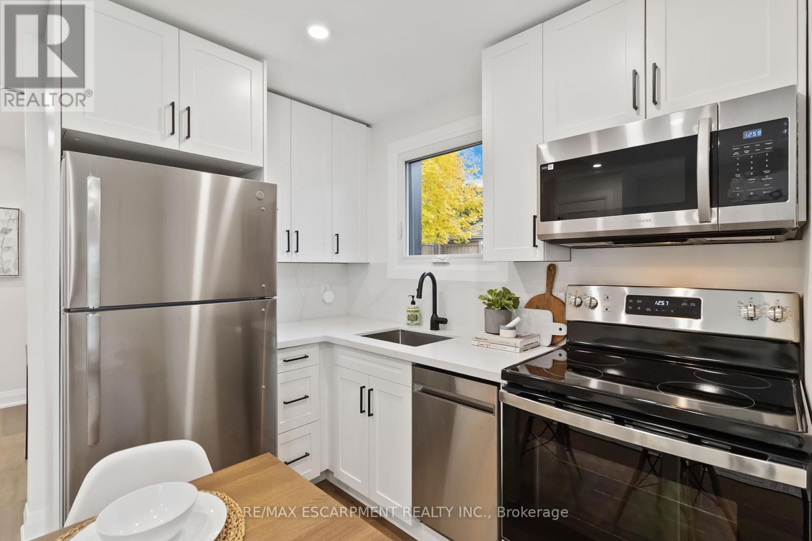 2 - 1332 Majestic Drive, Burlington, Ontario  L7M 1G3 - Photo 10 - W12558500