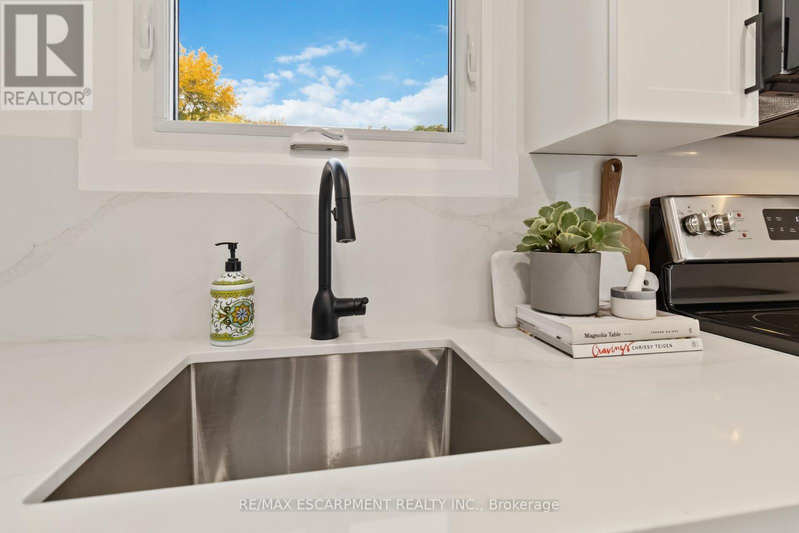 2 - 1332 Majestic Drive, Burlington, Ontario  L7M 1G3 - Photo 11 - W12558500