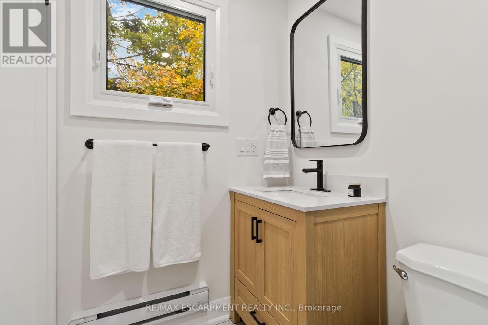 2 - 1332 Majestic Drive, Burlington, Ontario  L7M 1G3 - Photo 18 - W12558500