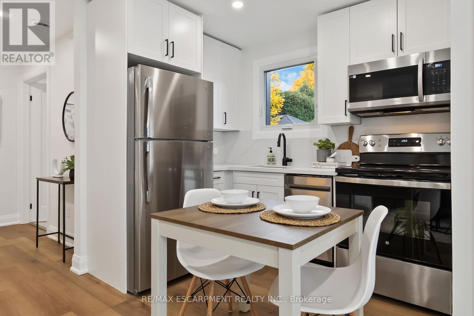 2 - 1332 Majestic Drive, Burlington, Ontario  L7M 1G3 - Photo 3 - W12558500