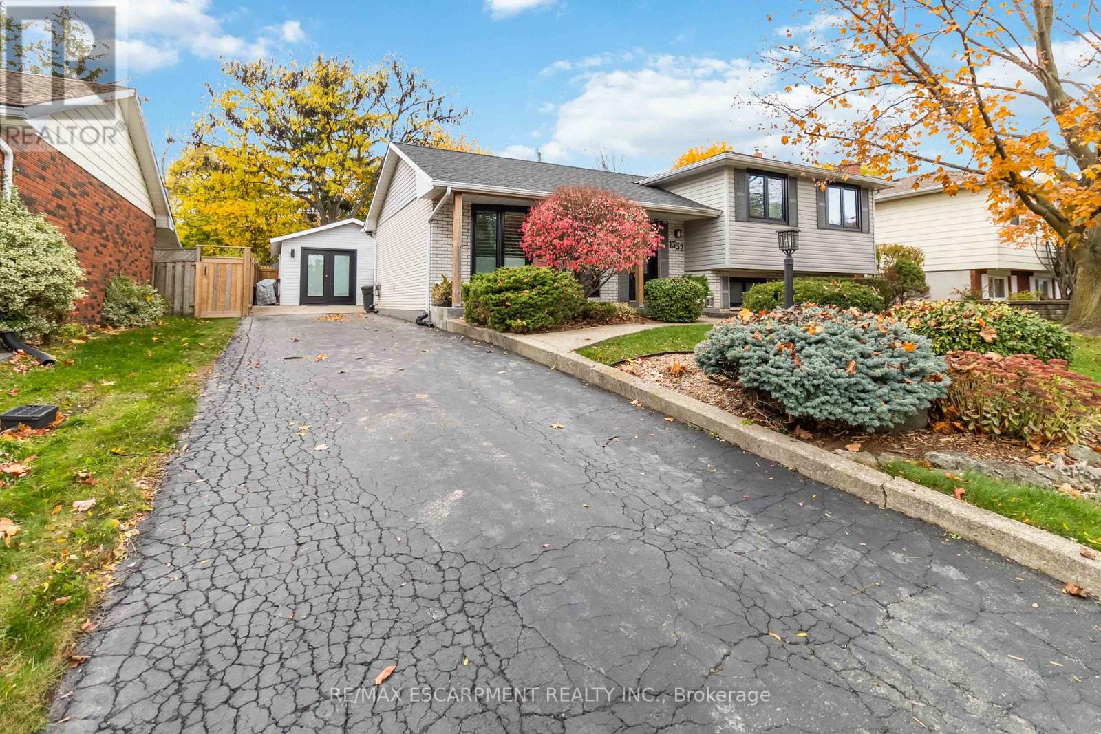 2 - 1332 Majestic Drive, Burlington, Ontario  L7M 1G3 - Photo 4 - W12558500