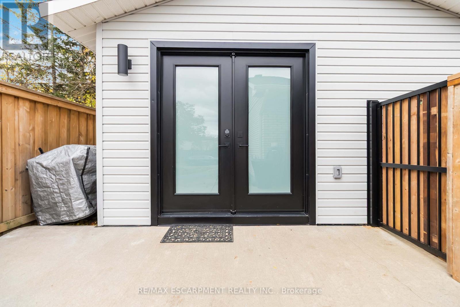 2 - 1332 Majestic Drive, Burlington, Ontario  L7M 1G3 - Photo 5 - W12558500