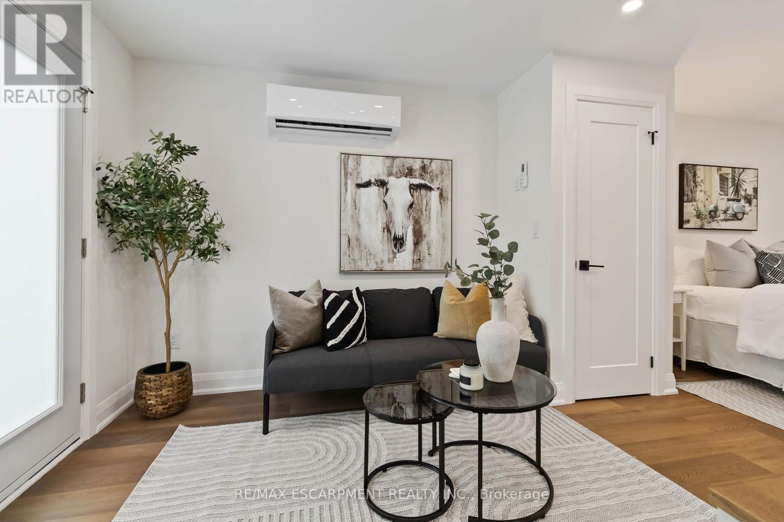 2 - 1332 Majestic Drive, Burlington, Ontario  L7M 1G3 - Photo 6 - W12558500