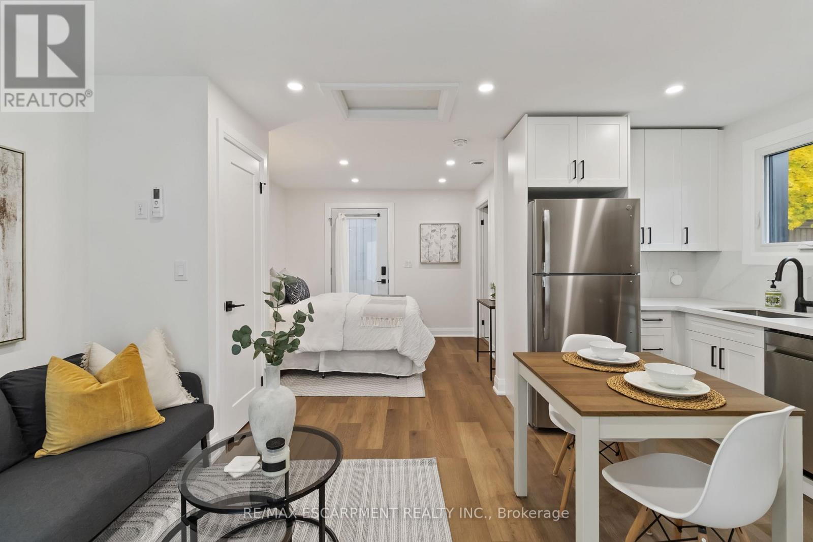 2 - 1332 Majestic Drive, Burlington, Ontario  L7M 1G3 - Photo 7 - W12558500