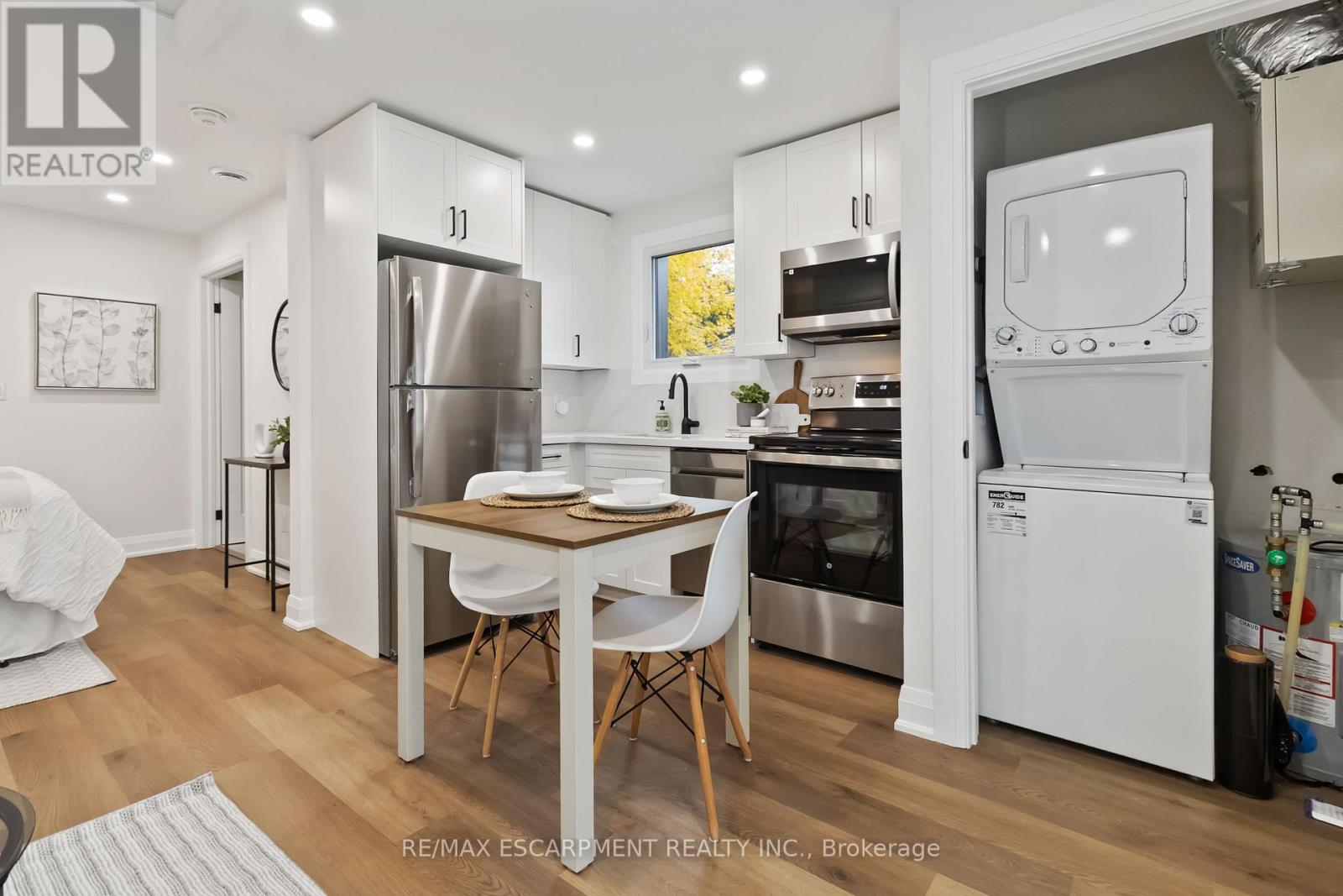 2 - 1332 Majestic Drive, Burlington, Ontario  L7M 1G3 - Photo 8 - W12558500