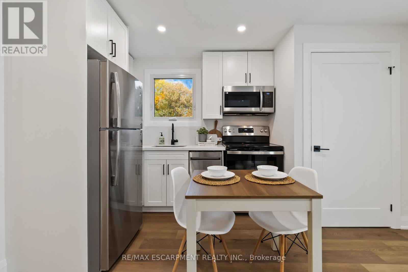 2 - 1332 Majestic Drive, Burlington, Ontario  L7M 1G3 - Photo 9 - W12558500